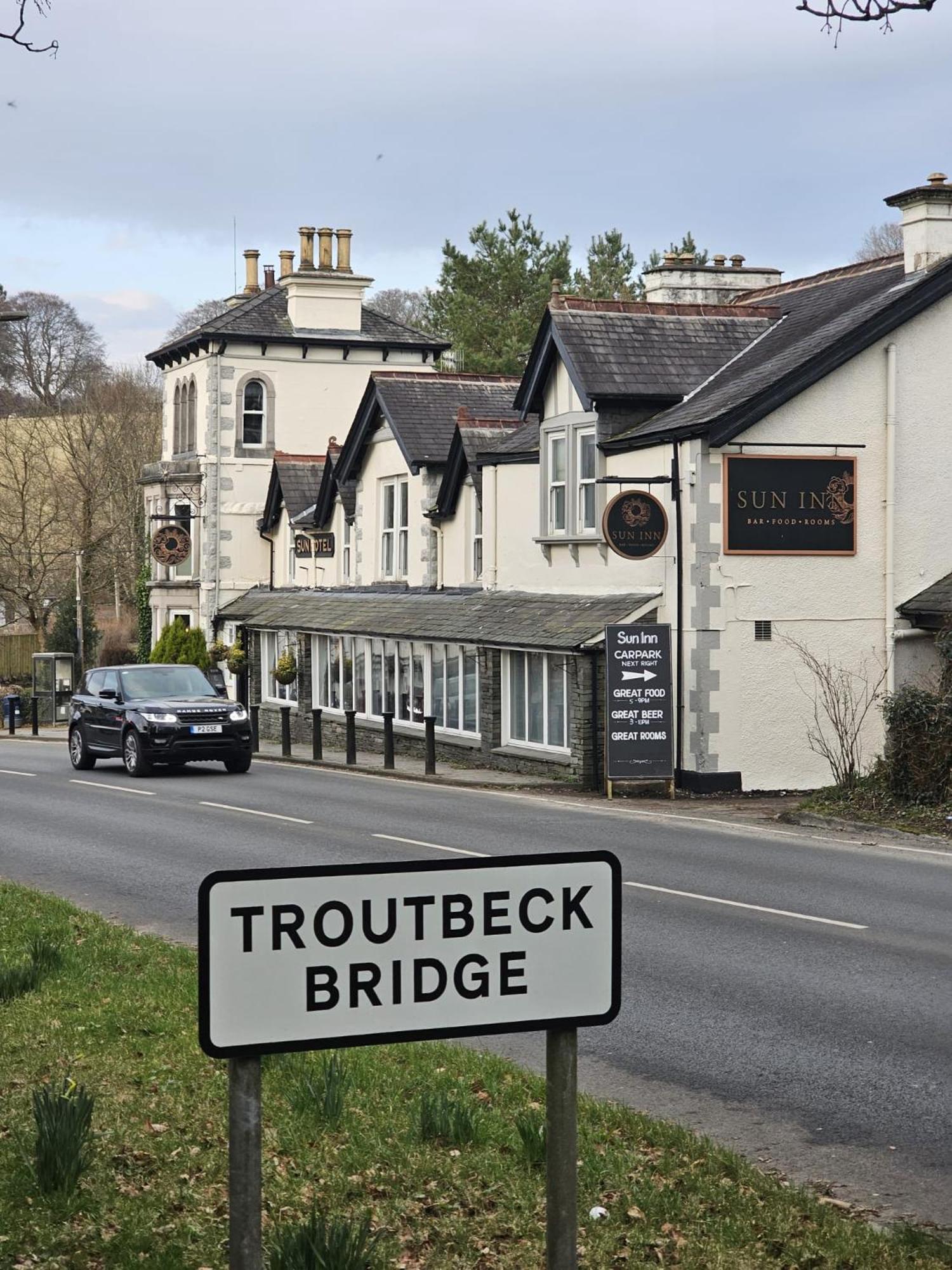 The Sun Inn Troutbeck Bridge Eksteriør billede